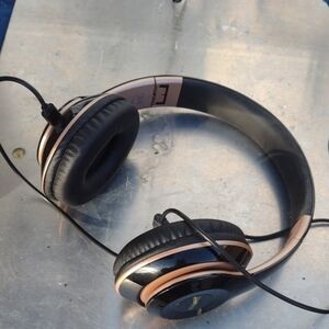 6s Black and Gold Wired Headphones NWOT